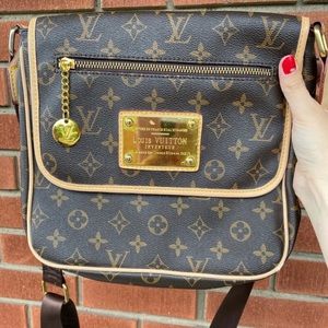 Louis Vuitton Crossbody bag